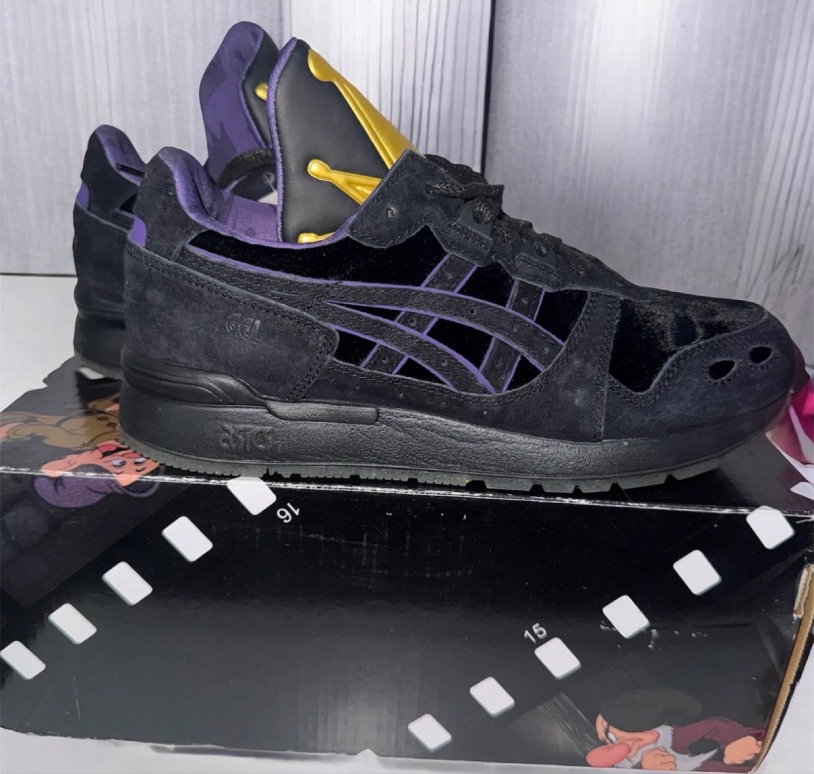 Asics spéciale édition noires/violettes - Taille 38 - Neuves avec étiquette – photo 3